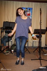 组图：ELLA忙工作否认将结婚 祝贺Selina重返代言