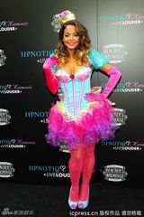 组图：万圣节变装秀 卡戴珊变人鱼帕里斯穿扑克装