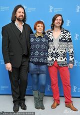 组图：《破碎之家》发布 海尔登贝格粗犷亮相