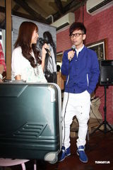 组图：宇珩相隔四年发专辑 马来帮光良戴佩妮祝贺