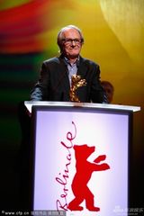 组图：肯-洛奇获终身成就奖捧柏林金熊