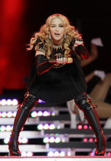 组图：麦当娜亮相超级碗 劲歌热舞火力全开