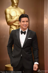 组图：第86届奥斯卡红毯 《整容室》马里奥亮相