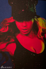 组图：碧昂斯巡演造型设计 女王气场烈焰红唇