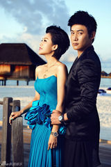 组图：陆毅阳光海岛写真 不羁格调雅痞男