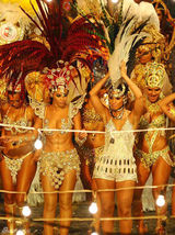 高清图：碧昂丝凯斯赶拍单曲MV 眩目服饰展桑巴风情