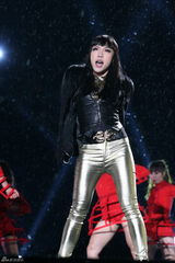 组图：中国好声音巡演南京站雨中精彩献唱