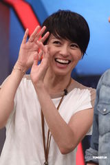 组图：梁咏琪婚后厨艺涨 自曝为老公学包饺子