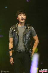 组图：韩星玄彬卖萌扮兔子 分享吻戏经验害羞