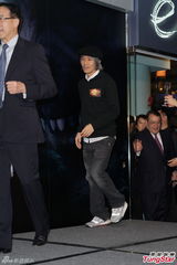 组图：舒淇获周星驰两度亲脸 称高攀不起