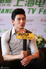 组图：吴奇隆上视节人气奖无悬念称感谢粉丝