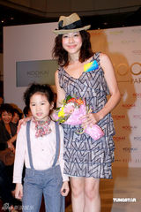 幻灯图：甄子丹之女同林嘉欣走秀 汪诗诗姐妹力挺