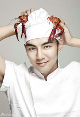 组图：傅浩宸纯白写真变身龙虾小王子