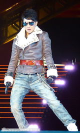 组图：众星献唱世博中国馆 阿SA玩可爱十连拍