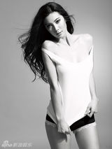 冷艳[1\/5]组图:王珂性感写真 电臀美腿显