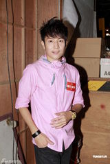 组图：黄宗泽为拍戏不介意露 否认因合约被无线雪藏