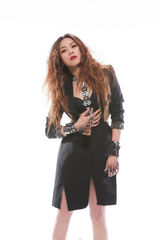 组图：蔡健雅首尝性感造型 烈焰红唇内衣外露