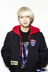 组图：韩男团B.A.P拍写真展阳光帅气青春活力