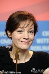 《孤儿》发布会全女子兵阵容 导演马里-库特泽微笑