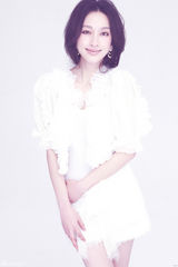 组图：张俪纯色写真秀无瑕美肌 空灵演绎白色恋人