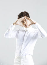 组图：李易峰简约风写真 显纯真儒雅气质