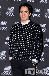 组图：李真旭等亮相活动 崔江熙风衣皮裙时尚