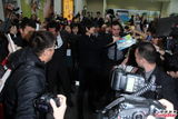 组图：日本花美男三浦春马抵台 粉丝扎堆围观