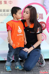 组图：陈怡蓉街头募款 新剧无缘金钟奖感遗憾