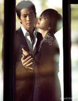 幻灯图：金素妍浓妆写真冷艳华丽 上演优雅一吻