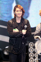 组图：SHINee台湾办歌迷见面会 与粉丝亲密互动