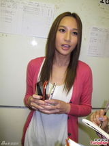 组图：徐子珊伤后心急复工 获同事慰问感窝心