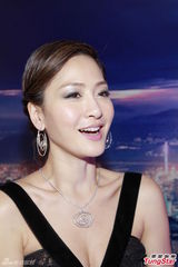 组图：周汶锜终认法国成婚 祝福妹妹觅得好归宿