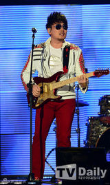 组图：少时等热爆首尔歌谣大奖 EXO大赢洒泪