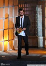 组图：卡梅隆诺兰齐聚尖叫奖 舞台焚人触目惊心