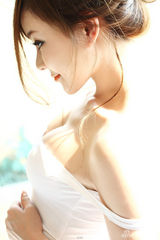 组图：新晋嫩模姚舒颜最新写真 熟女造型魅力十足