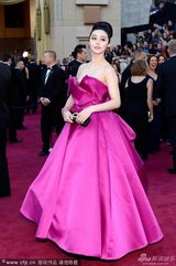 组图：奥斯卡红毯范冰冰粉色礼服大秀香肩雪肤