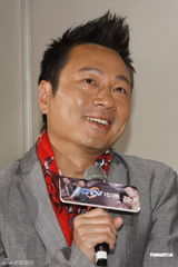 组图：黎耀祥赴台宣传新剧 邓萃雯坦言非“女强人”