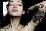 组图：俄罗斯个性美女纹身摄影师性感写真