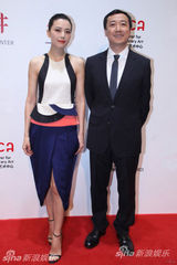 组图：高圆圆拼接礼服时尚靓丽