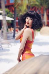 组图：唐于鸿沙滩写真展夏日风情 俏丽妩媚致命诱惑