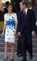 组图：凯特王妃随威廉出游 登战斗机驾驶舱勇猛