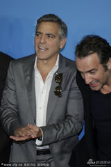 组图：《古迹卫士》克鲁尼与马特达蒙搭肩搞怪