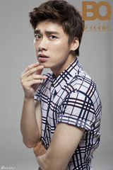 组图：李易峰《BQ》拍摄鬼马写真