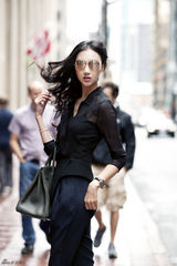 组图：韩雯雯街头中性写真个性帅气