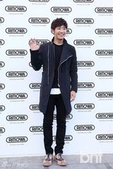 组图：张赫郑糠云等帅气出席新店开业活动