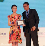 组图：小宋佳优雅阵公益 积极参与传递爱心行动