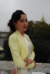 高清图：马苏玲珑身段展旗袍风韵  多剧热播掀热潮 