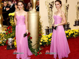 高清组图：波特曼粉色长裙亮相 娇艳欲滴酥胸微露