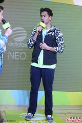 组图：彭于晏运动装亮相帅气抢镜