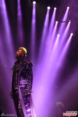 组图：林峰个唱顶黄发秀肌肉舞 直言连累吴千语